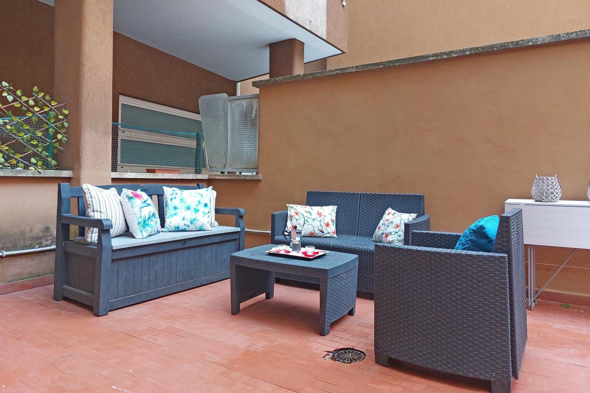 Apartment New With Terrace - 150m Metro A Rom