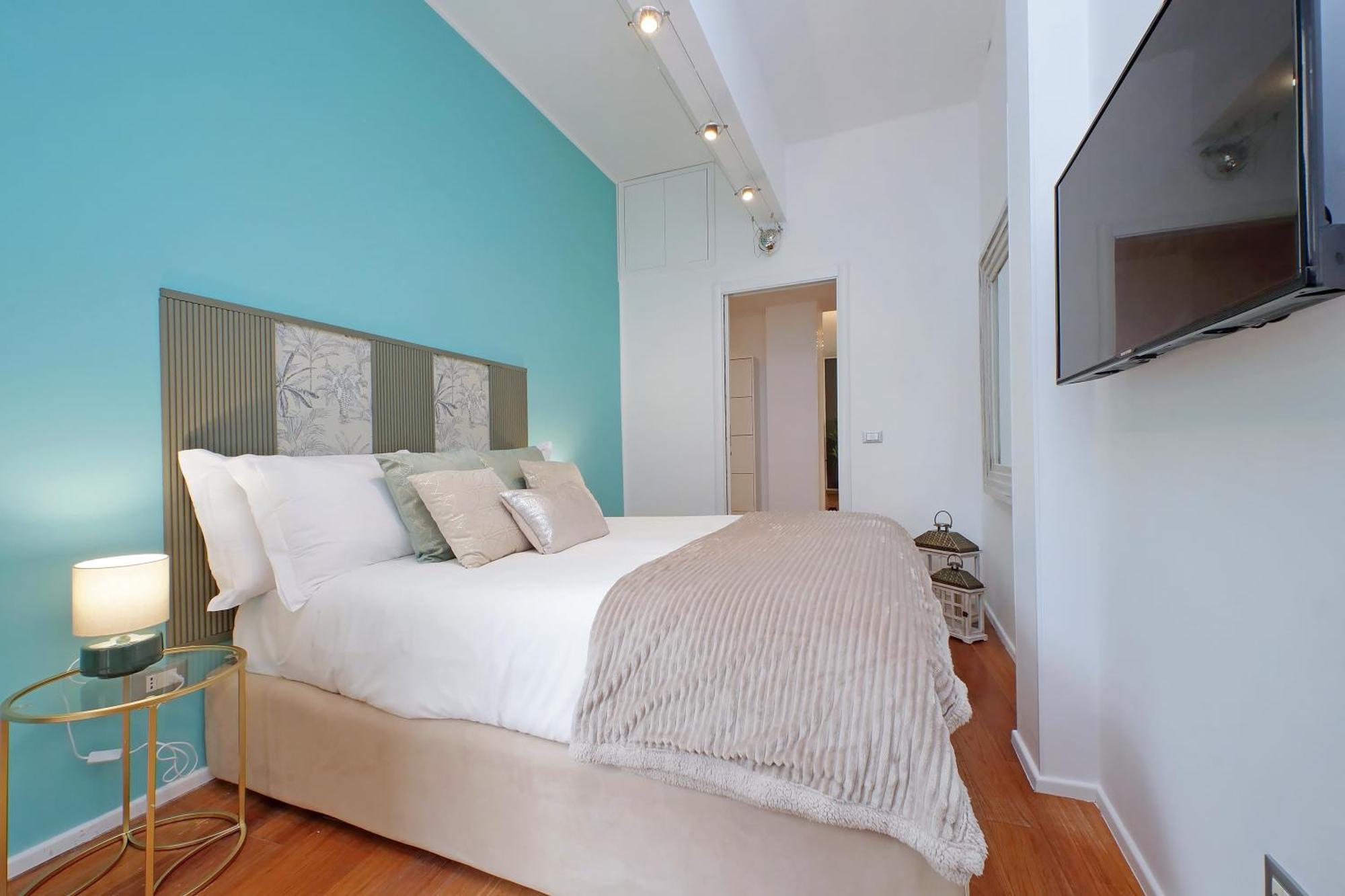 Apartment New With Terrace - 150m Metro A